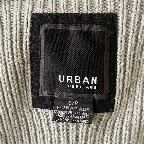 URBAN HERITAGE, GREY CARDIGAN. MENS SIZE SMALL. - Picture 3 of 3